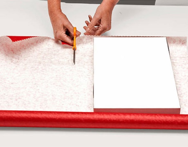 Cómo empacar un regalo en un papel de regalo