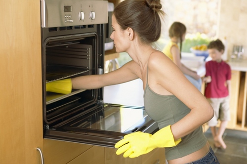 Cómo lavar el horno dentro