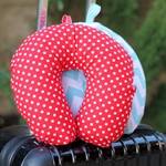 Cómo coser una almohada de viaje debajo del cuello con tus propias manos