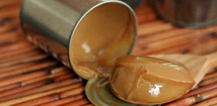 Cómo cocinar leche condensada en una lata?