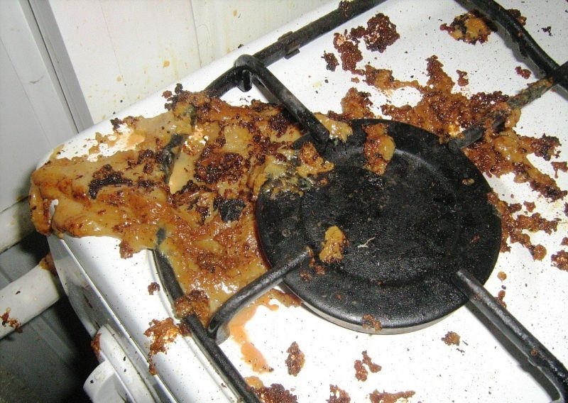Cómo cocinar leche condensada en una lata?