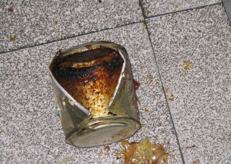 Cómo cocinar leche condensada en una lata?