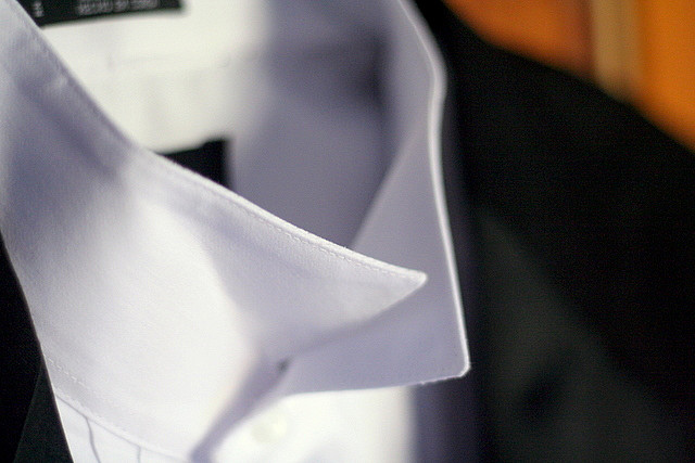 Cómo eliminar una mancha grasosa de la ropa?