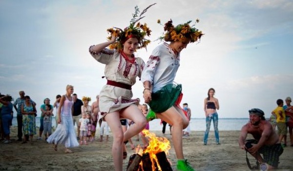 ¿Cuál es el número de Ivan Kupala en 2016? ¿Qué adivinación, rituales, tradiciones están asociadas con las vacaciones? Qué hacer con Ivan Kupala, felicitaciones