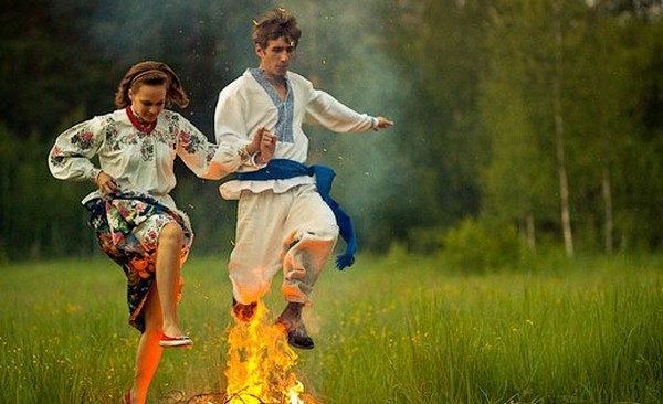 ¿Cuál es el número de Ivan Kupala en 2016? ¿Qué adivinación, rituales, tradiciones están asociadas con las vacaciones? Qué hacer con Ivan Kupala, felicitaciones
