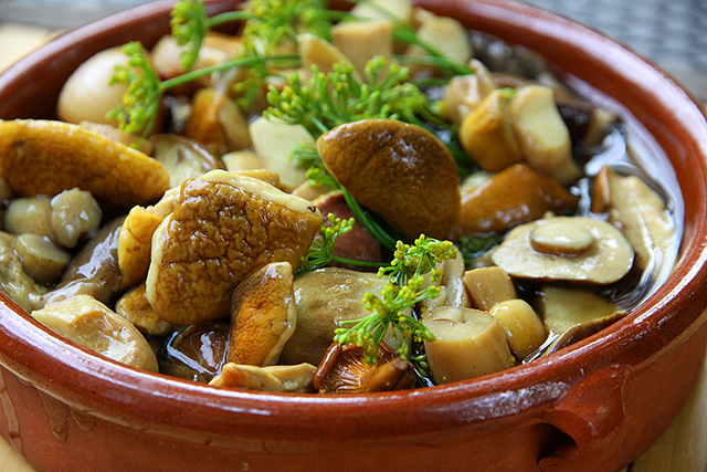 Champiñones enlatados para el invierno