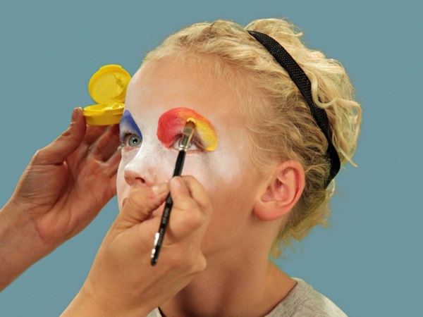 Scary maquillaje para Halloween con tus propias manos para niñas y niñas