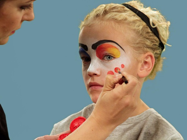 Scary maquillaje para Halloween con tus propias manos para niñas y niñas