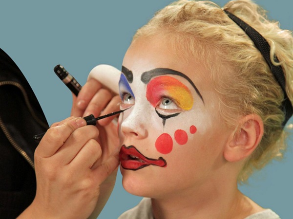 Scary maquillaje para Halloween con tus propias manos para niñas y niñas