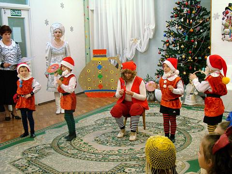 los niños celebran el año nuevo