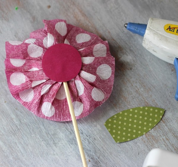 Artesanía para el Día de la Madre con sus propias manos: para jardín de infantes y primera clase, para la escuela, de papel de colores, servilletas