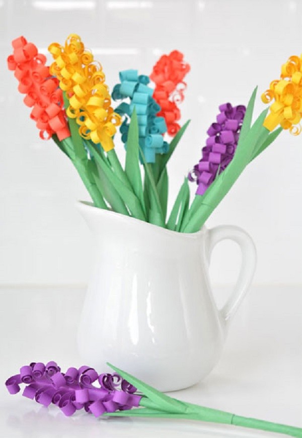 Artesanía para el Día de la Madre con sus propias manos: para jardín de infantes y primera clase, para la escuela, de papel de colores, servilletas