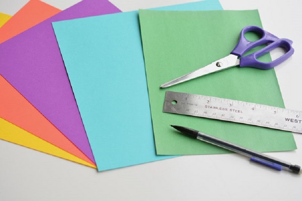 Artesanía para el Día de la Madre con sus propias manos: para jardín de infantes y primera clase, para la escuela, de papel de colores, servilletas