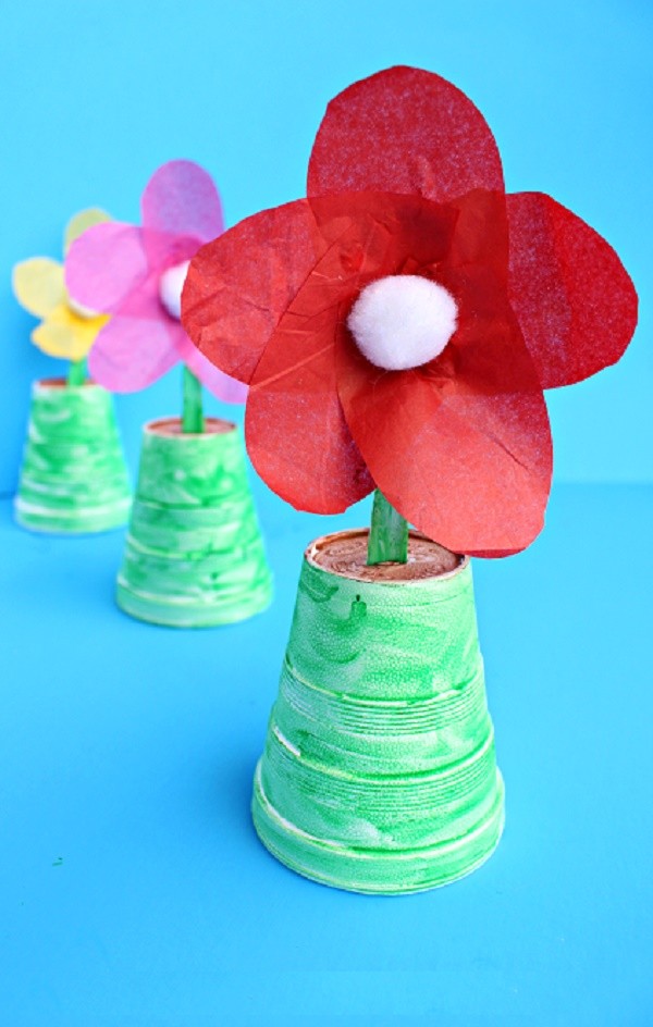 Artesanía para el Día de la Madre con sus propias manos: para jardín de infantes y primera clase, para la escuela, de papel de colores, servilletas
