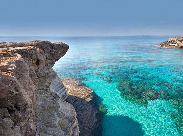 El clima para el Año Nuevo 2017 es el pronóstico exacto de pronosticadores meteorológicos para los Emiratos Árabes Unidos, Italia, Bali, Chipre, Túnez, Praga