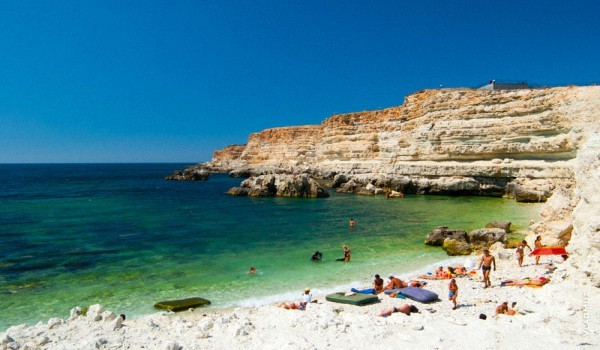 El clima en Crimea en agosto de 2016 está pronosticado por el centro hidrometeorológico, la temperatura media del agua y el aire en Crimea en agosto y las reseñas de los huéspedes de la península
