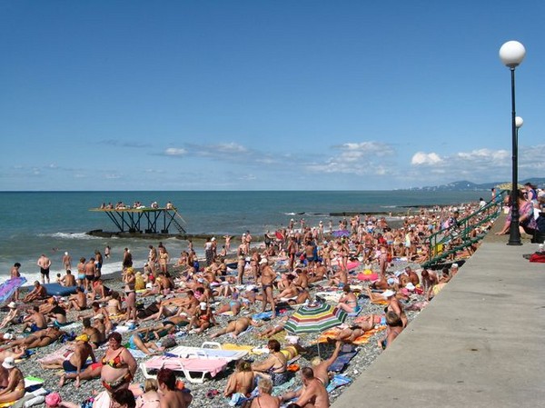 El clima en Sochi en septiembre de 2016 está pronosticado por el centro hidrometeorológico y, según los comentarios de los turistas, la temperatura del agua y el aire en Sochi en septiembre