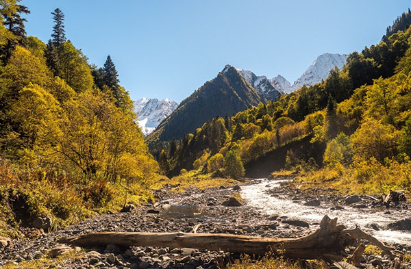 El clima en Sochi en octubre de 2017: la temperatura del agua y del aire, el pronóstico más exacto del Centro Hidrometeorológico al principio y al final del mes