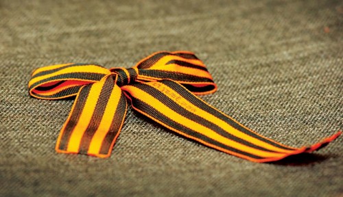 Toques y sinceras felicitaciones por el Día de los Héroes de la Patria en verso y en prosa