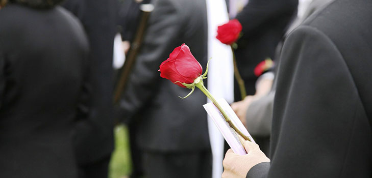 Señales en el funeral: qué no hacer en absoluto