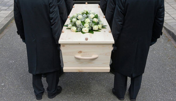 Señales en el funeral: qué no hacer en absoluto