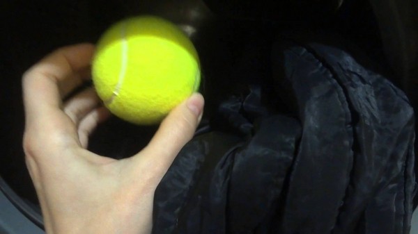 Se sentó en la chaqueta hacia abajo después del lavado: ¿cómo restaurar el aspecto original?