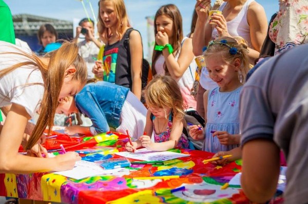 Ideas para el escenario para el Día del Niño, así como el plan de clase para las vacaciones el 1 de junio