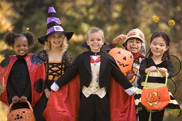 Escenario de Halloween para niños, adolescentes, estudiantes de secundaria, estudiantes Escenario de Halloween para niños, adolescentes, estudiantes de secundaria, estudiantes