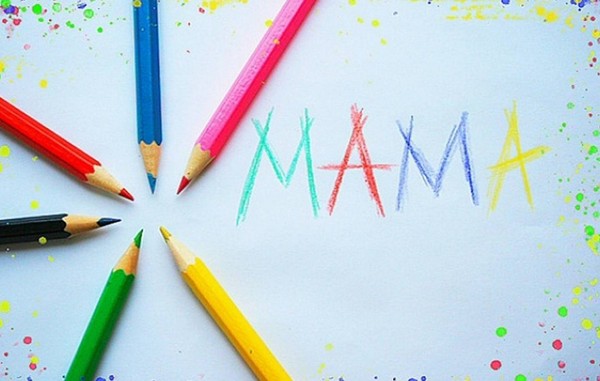 Las escenas para el Día de la Madre son divertidas y cortas para un jardín de infantes, una escuela primaria y estudiantes de secundaria