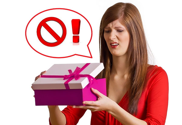 TOP-3 peores regalos: ¿por qué no dar un reloj, fotos y cosméticos