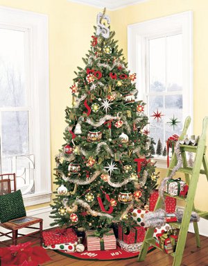 Decoración de un árbol de Año Nuevo
