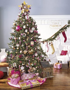 Decoración de un árbol de Año Nuevo