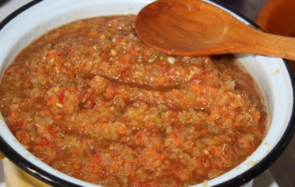 Adjika de zucchini para el invierno: recetas paso a paso del blanco con una foto