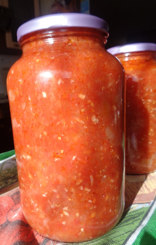 Adjika de zucchini para el invierno: recetas paso a paso del blanco con una foto