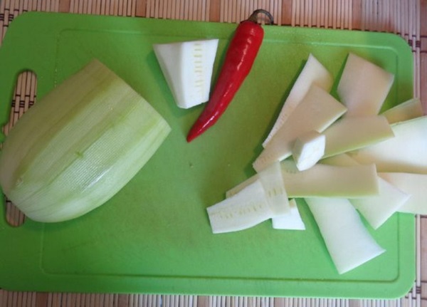 Adjika de zucchini para el invierno: recetas paso a paso del blanco con una foto
