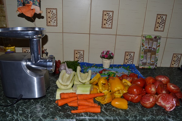Adjika de zucchini para el invierno: recetas paso a paso del blanco con una foto