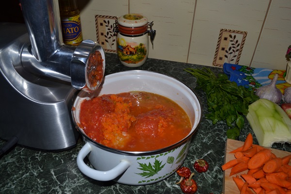 Adjika de zucchini para el invierno: recetas paso a paso del blanco con una foto