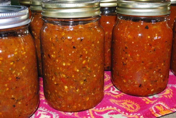 Adjika de zucchini para el invierno: recetas paso a paso del blanco con una foto