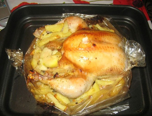 Apetitoso pollo en el horno