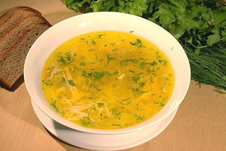 Sopa de pollo fragante