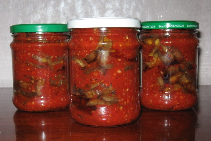 Las berenjenas en Adzhika para el invierno: la receta fotográfica para berenjena adzhika