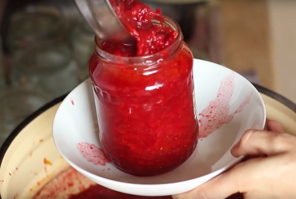 Borsch para el invierno en latas, recetas para preparaciones con remolacha y repollo, pasta de tomate y sin ella