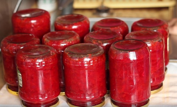 Borsch para el invierno en latas, recetas para preparaciones con remolacha y repollo, pasta de tomate y sin ella