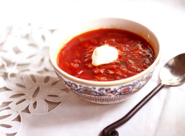Borsch para el invierno en latas, recetas para preparaciones con remolacha y repollo, pasta de tomate y sin ella