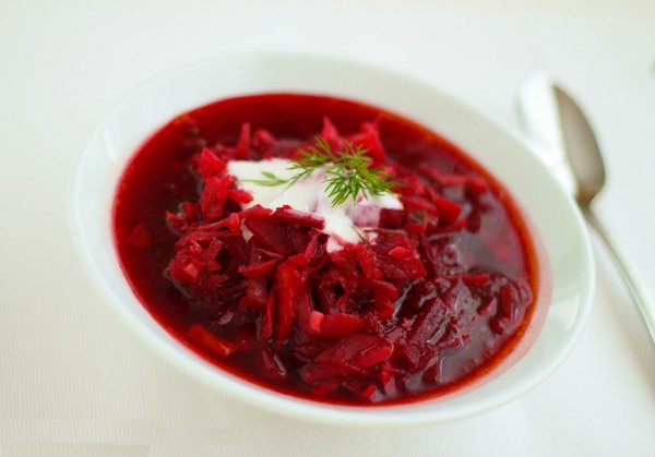 Borsch para el invierno en latas, recetas para preparaciones con remolacha y repollo, pasta de tomate y sin ella