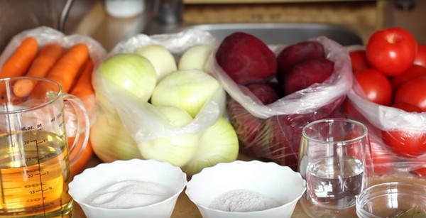Borsch para el invierno en latas, recetas para preparaciones con remolacha y repollo, pasta de tomate y sin ella