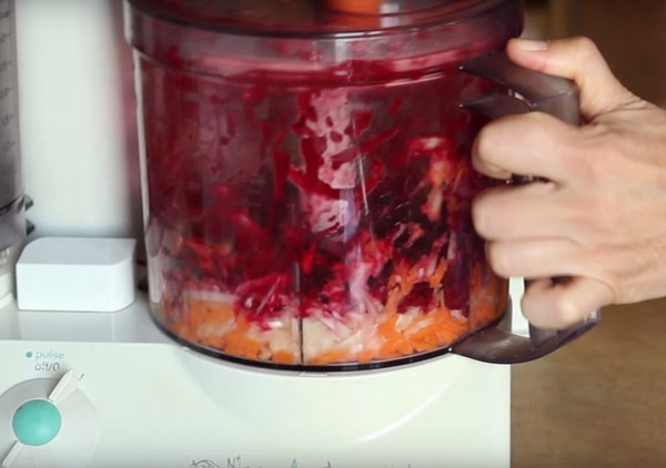 Borsch para el invierno en latas, recetas para preparaciones con remolacha y repollo, pasta de tomate y sin ella
