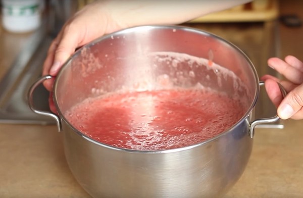 Borsch para el invierno en latas, recetas para preparaciones con remolacha y repollo, pasta de tomate y sin ella
