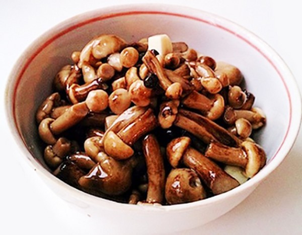 Recetas con una foto de un menú modesto pero sabroso, o qué puedes comer en la publicación antes de Pascua