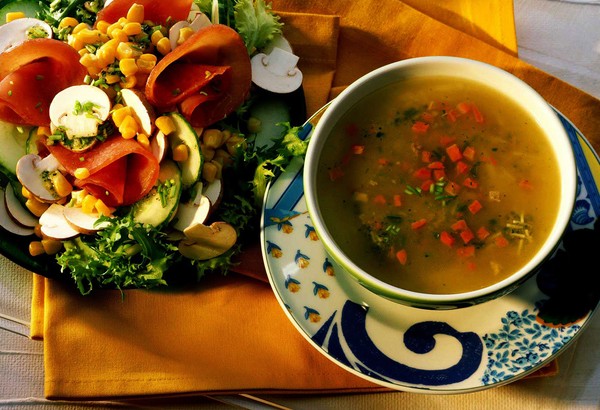 Recetas con una foto de un menú modesto pero sabroso, o qué puedes comer en la publicación antes de Pascua